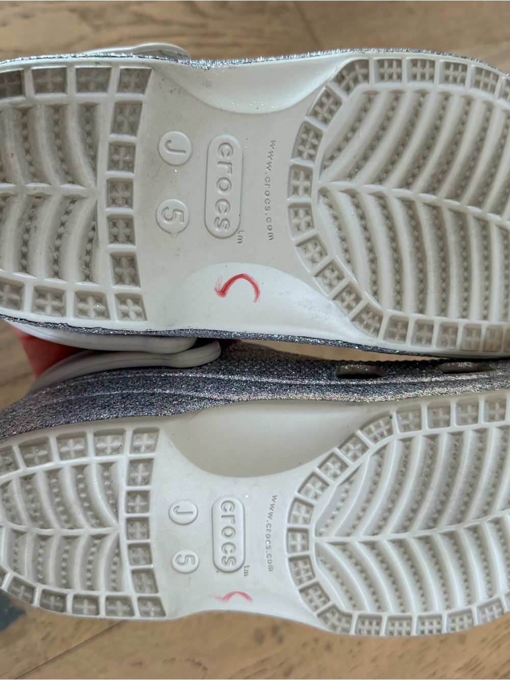 Crocs Kids' Baya Glitter Slip-On Clogs -
Silver J5 - Picture 4 of 4